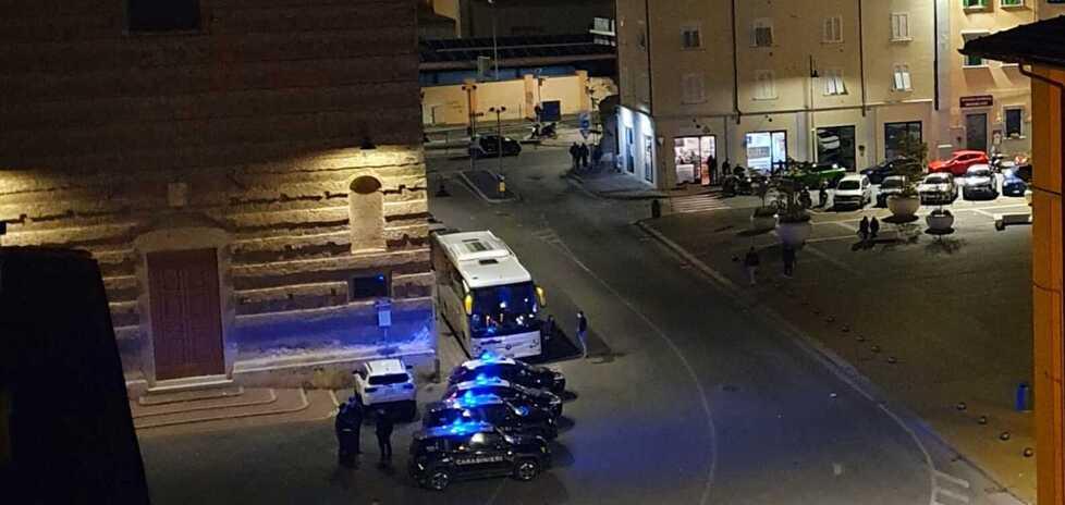 
	Le pattuglie dei carabinieri in piazza del Luogo Pio (foto d&rsquo;archivio)

