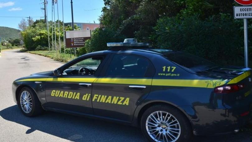 Tre chili di hascisc e cocaina in casa, fra i clienti molti giovanissimi: arrestato per spaccio un 21enne