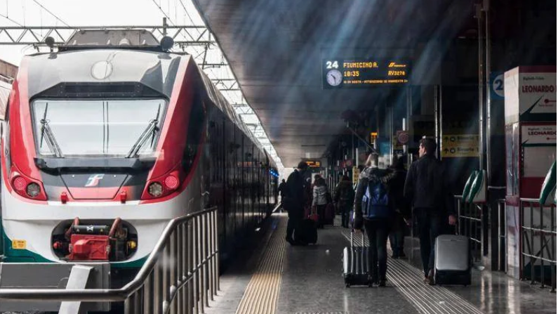 Capotreno fa scendere un passeggero senza biglietto. A processo, deve pagare 15 mila euro di spese legali