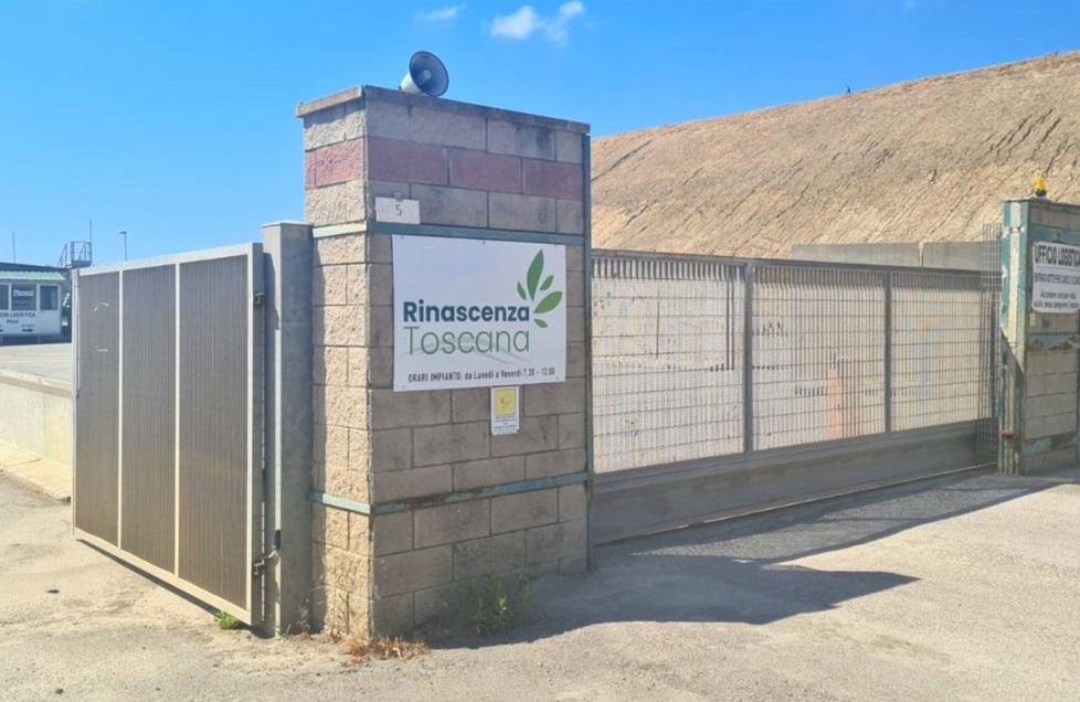 
	L&rsquo;ingresso alla discarica di Ischia di Crociano gestita da Rinascenza Toscana

