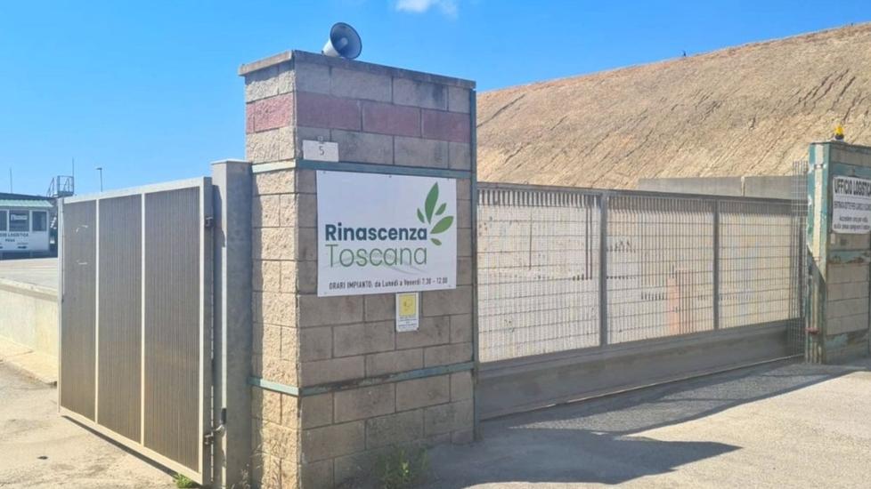 L’ingresso alla discarica di Ischia di Crociano gestita da Rinascenza Toscana