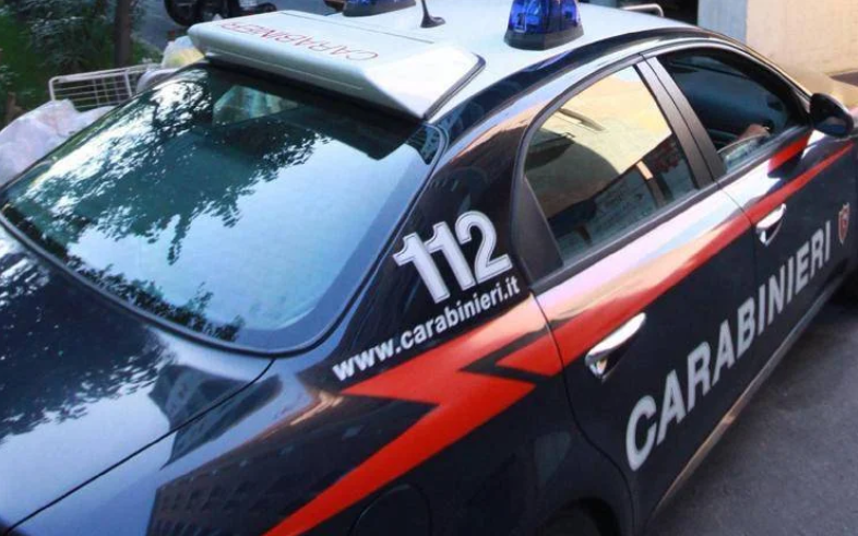 Abusi sessuali di gruppo su una 12enne e video online: arrestati 2 minori e un 18enne