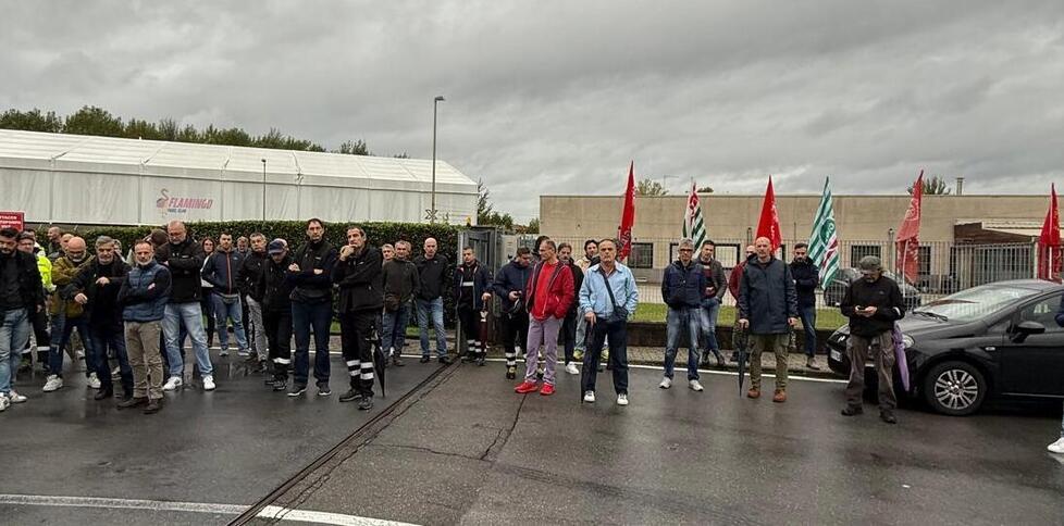 Lucca, lavoratori Valmet in presidio davanti all’azienda<br>
