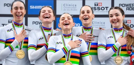 Ciclismo su pista, oro mondiale per l'Italia: c’è anche la toscana Vittoria Guazzini