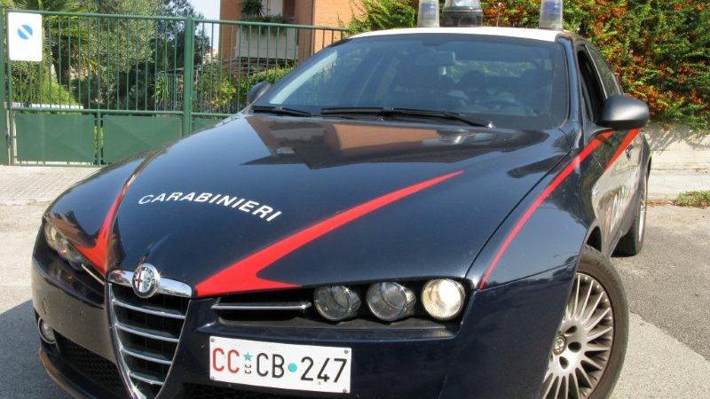 Botte e maltrattamenti alla moglie incinta: arrestato un 31enne