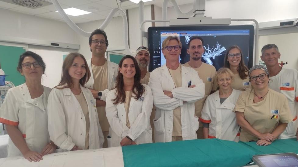 Da sx Isabella Raugei, Jessica Frey, Francesco Campana, Giulia Cecconi, Giuseppe Lamonaca, il primario Roberto Arpesani, Alessandro Vernieri, Antonella di Muro, Elena Morelli, Tiziana Corradini e Daniele Carugini