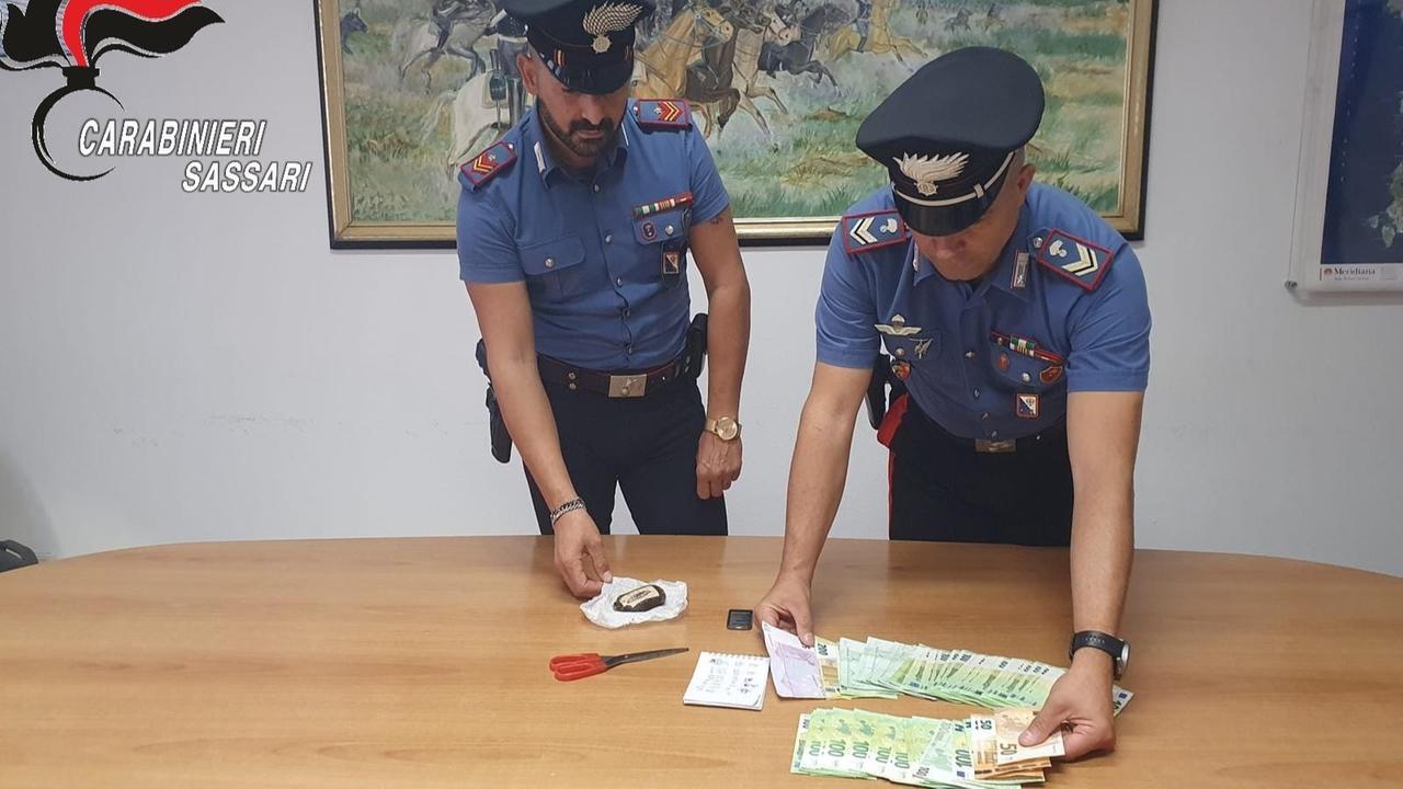 Olbia, giovane trovato con hascisc e 11mila euro in contanti: arrestato