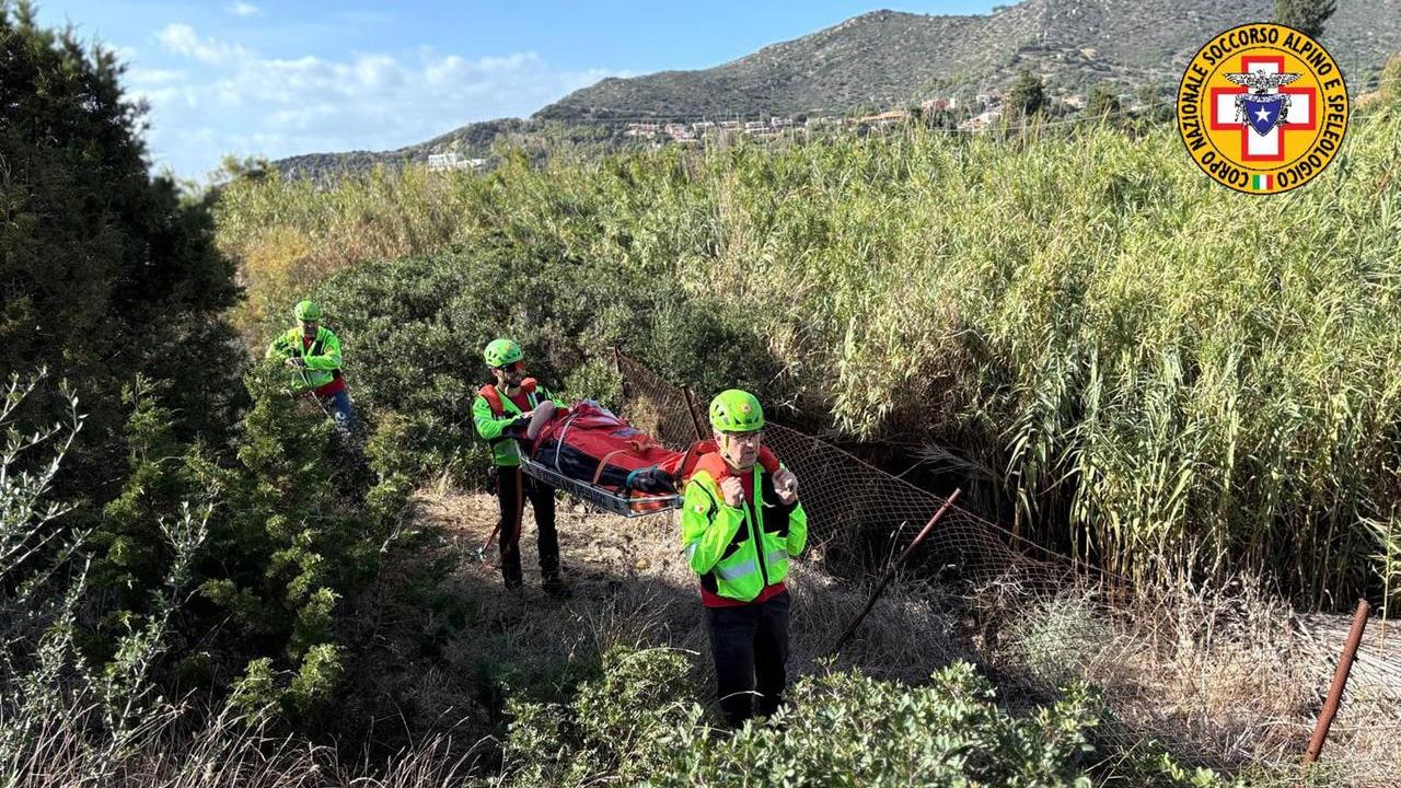 Cade durante un’escursione: una donna trasportata in ospedale