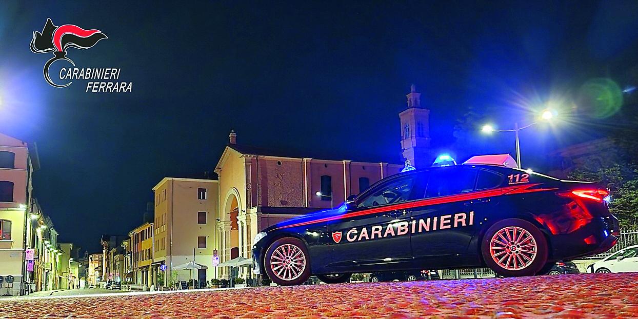 Lite in un bar di Cento, arrivano i carabinieri e scoprono che l’uomo era ricercato: scatta l’arresto