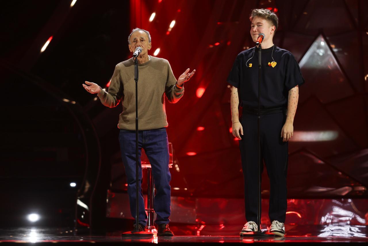 
	Alfa a Sanremo durante il duetto con Roberto Vecchioni

