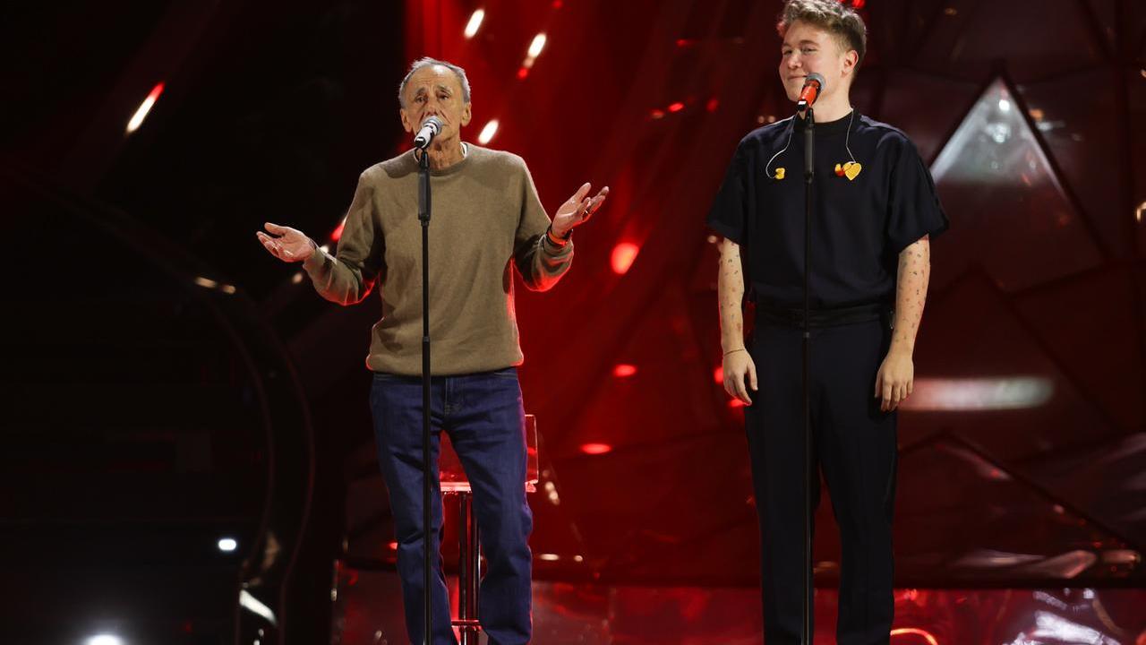 Alfa a Sanremo durante il duetto con Roberto Vecchioni