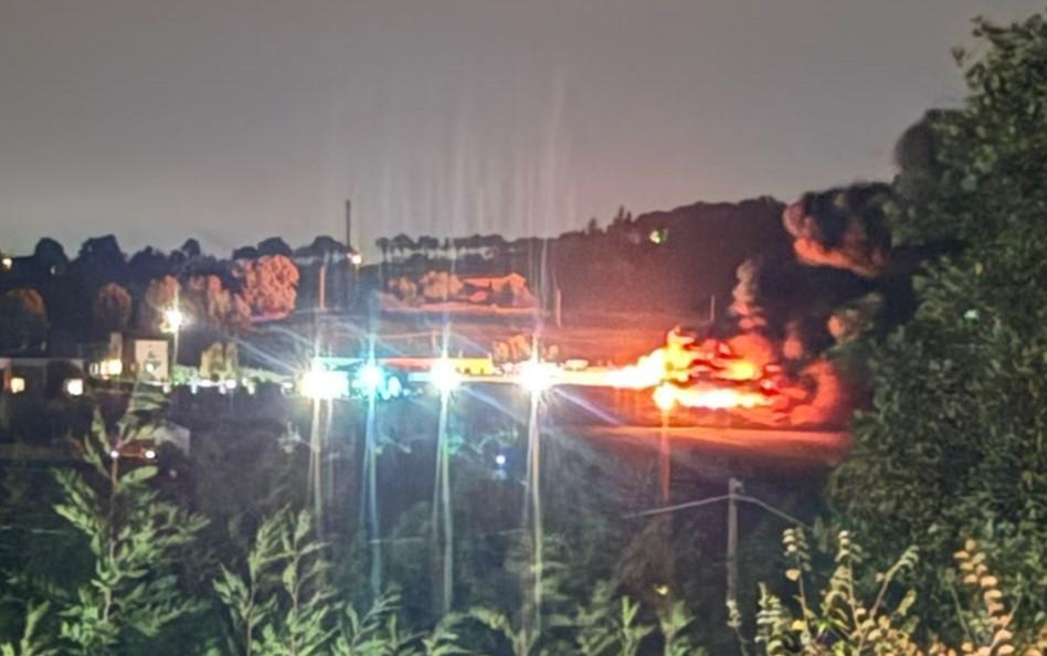 Incendio alla Nuova Neon di Serramazzoni: a fuoco plastica e materiale elettrico