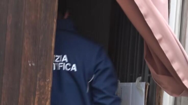 Calci, pugni e spunta un coltello: sfregiato al volto ragazzo di 27 anni