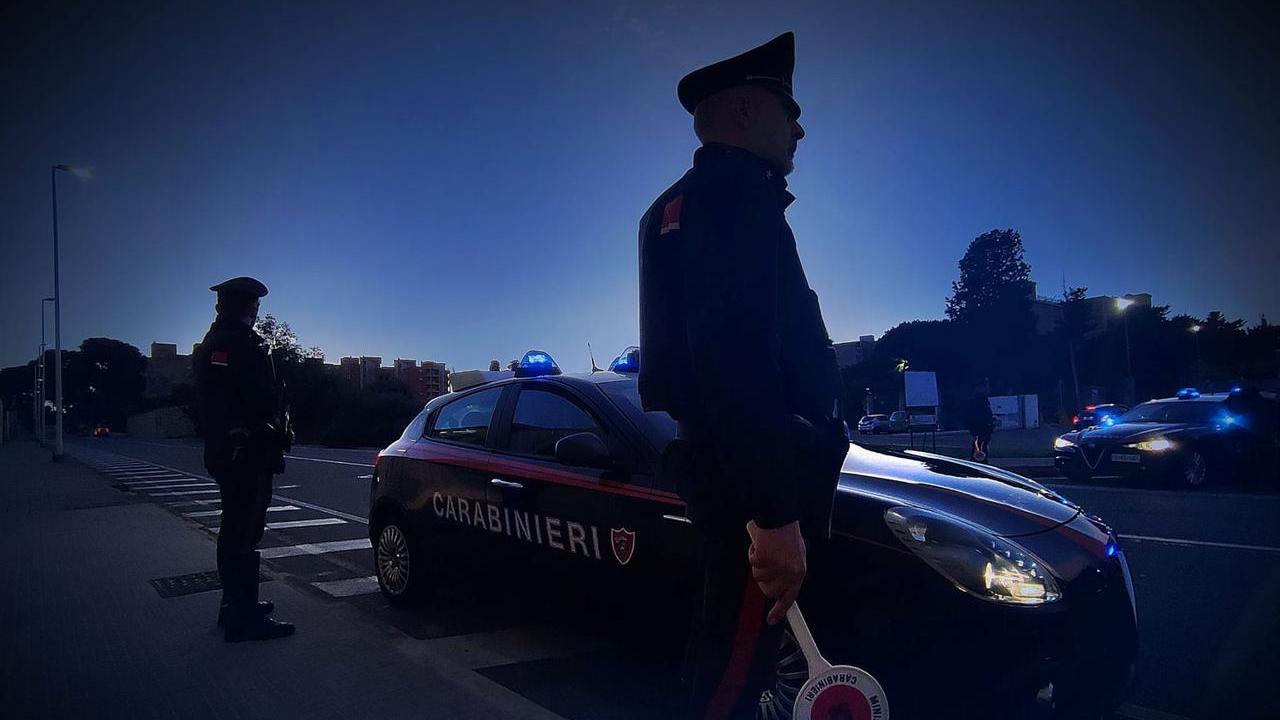 Controlli a tappeto dei carabinieri nel Cagliaritano: droga, coltelli e cinque denunce