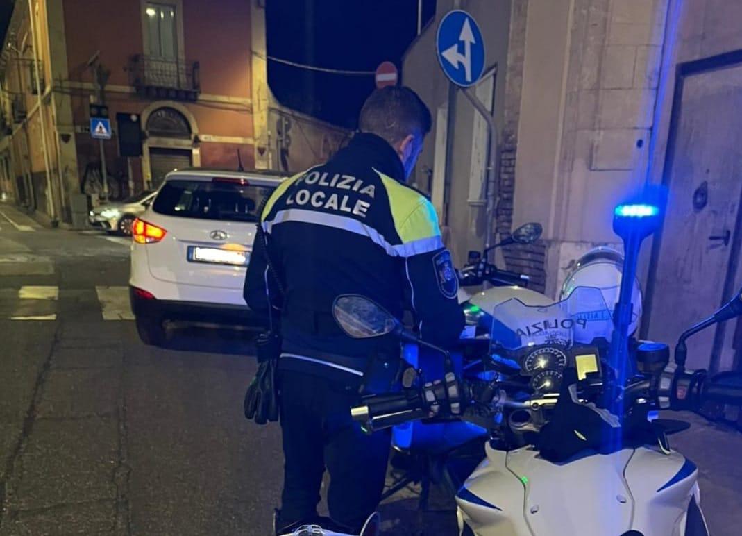Cagliari, al volante senza patente non si ferma all’alt della polizia: inseguito e bloccato dagli agenti