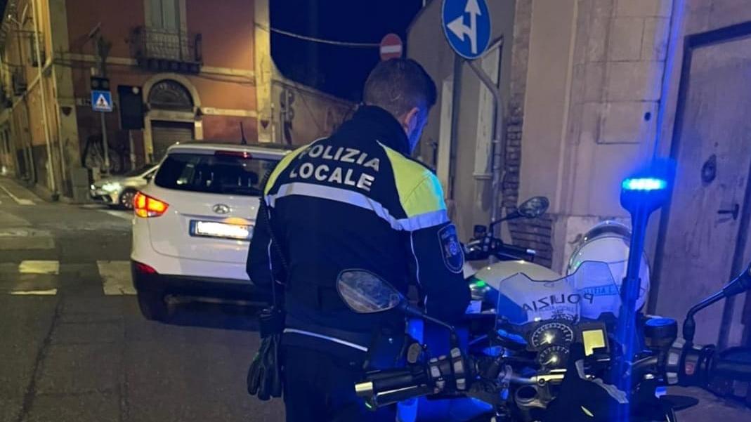 Cagliari, al volante senza patente non si ferma all’alt della polizia: inseguito e bloccato dagli agenti