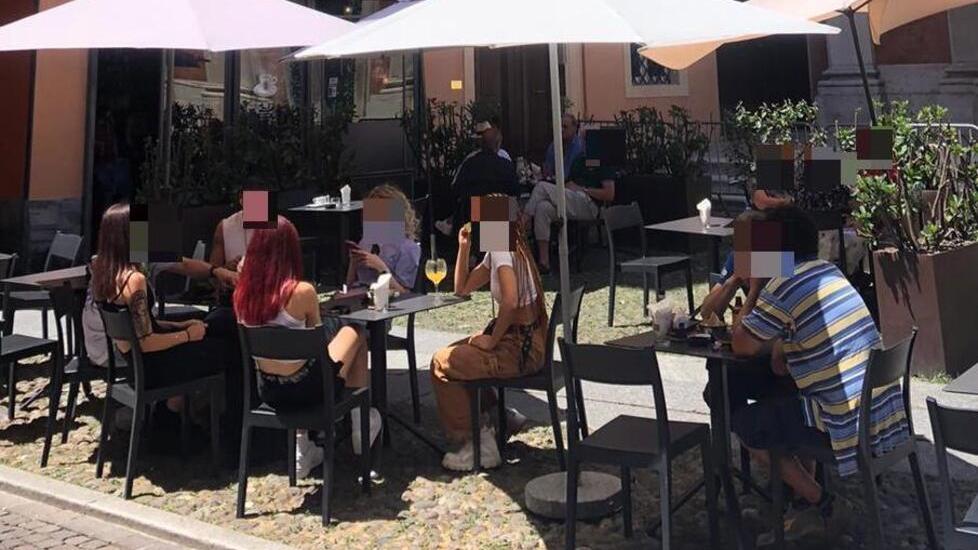 Il suolo pubblico occupato da un bar (foto d'archivio)