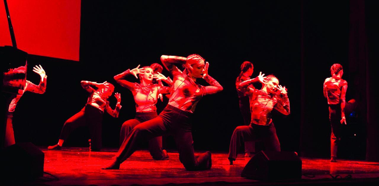 Invivavoce, i giovani raccontano i giovani e “sfidano” l’ansia con parole e danza