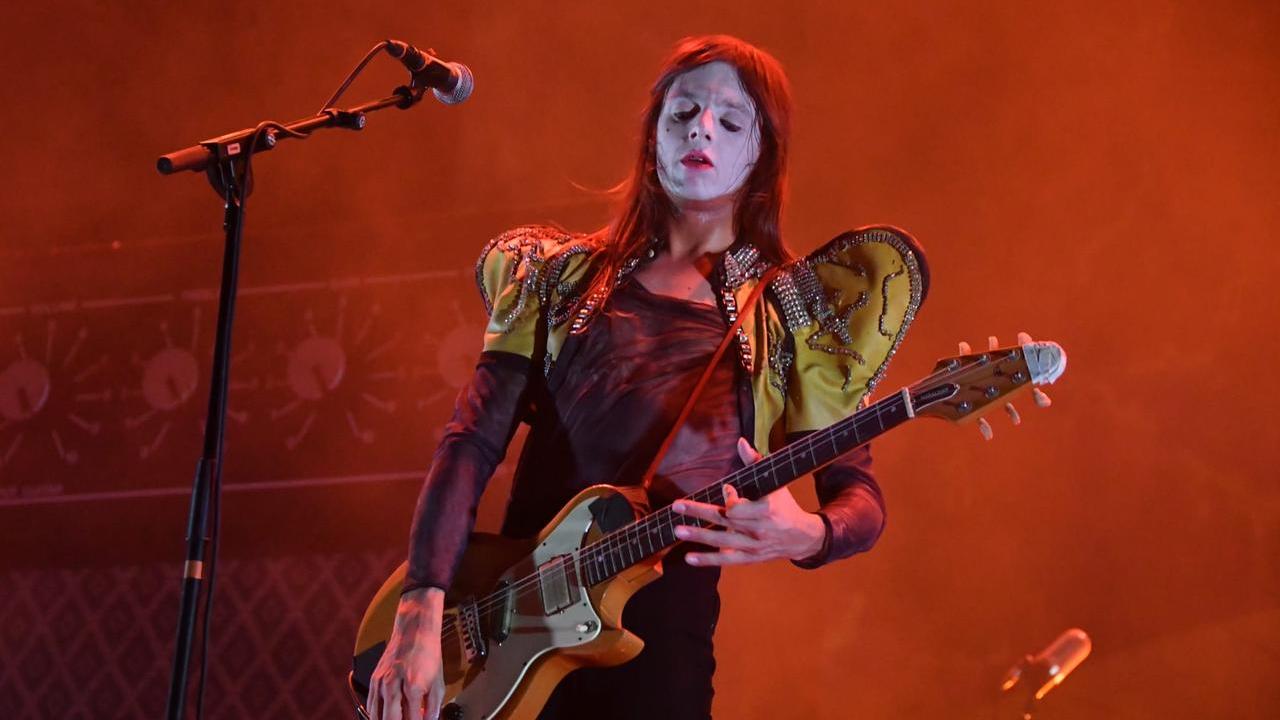 Lucio Corsi in concerto al Festival di Abbabula in piazza Università a Sassari