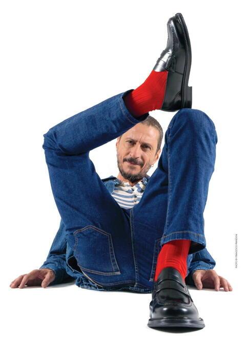 La satira diventa specchio dei tempi: a Livorno in scena Luca Bizzarri