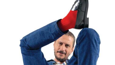 La satira diventa specchio dei tempi: a Livorno in scena Luca Bizzarri