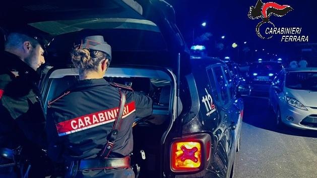 Sorpresi a Comacchio con mazza da baseball e attrezzi da scasso in auto