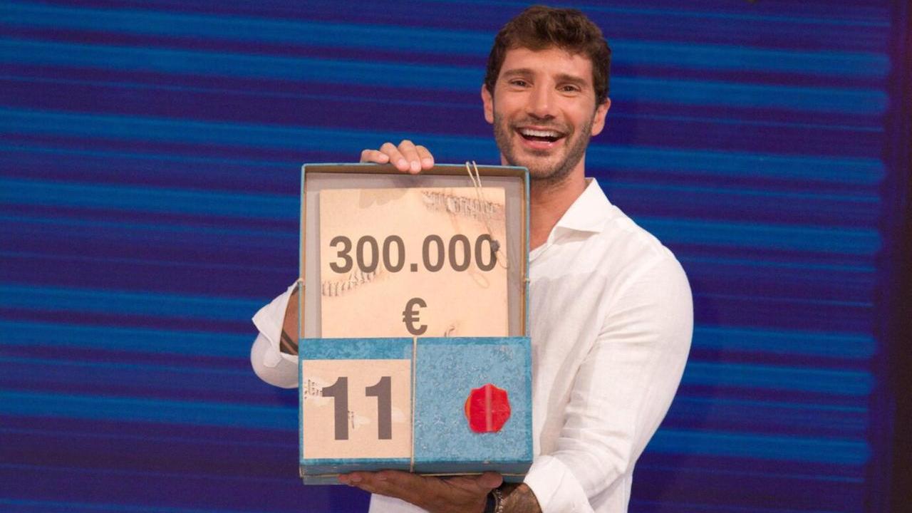 Stefano De Martino conduttore di Affari Tuoi su Rai 1