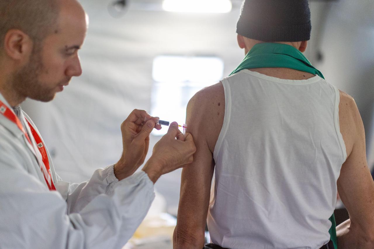 Influenza, violenta epidemia in arrivo: i consigli dell’esperto