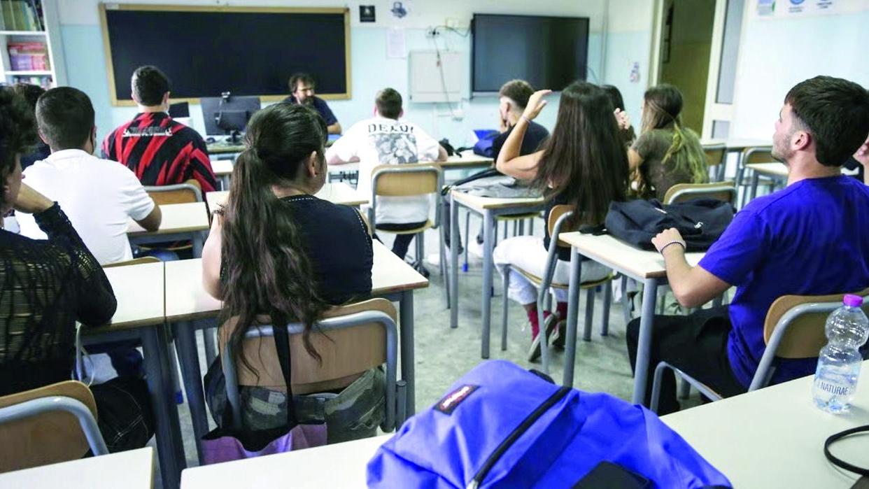 Autonomie scolastiche, il governo vuole altri tagli: la Regione alza le barricate