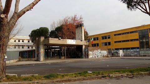 
	L'ingresso dell'Istituto scolastico Datini in via di Reggiana

