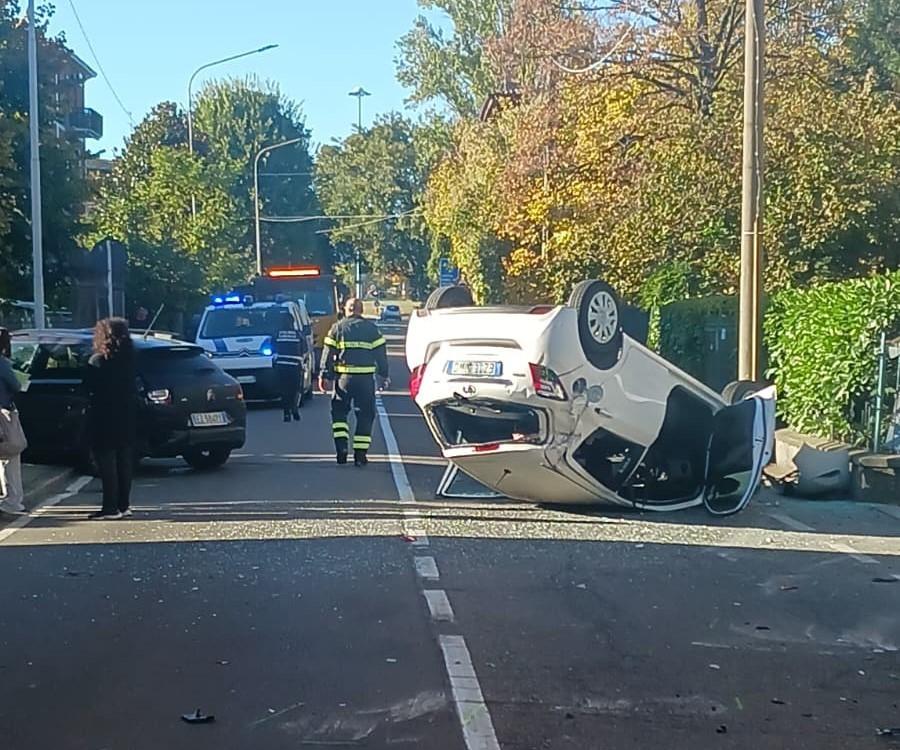 Scontro in via Mazzini a Scandiano: due persone ferite