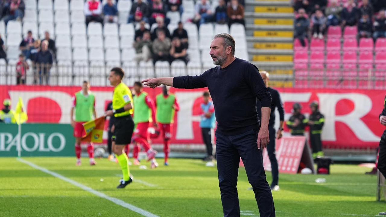 Reggiana-Modena, mister Dionigi suona la carica: «Vogliamo giocare a viso aperto: il nostro il miglior attacco del campionato»