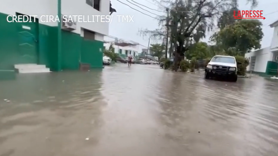 Alcune immagini del maltempo (foto da LaPresse)