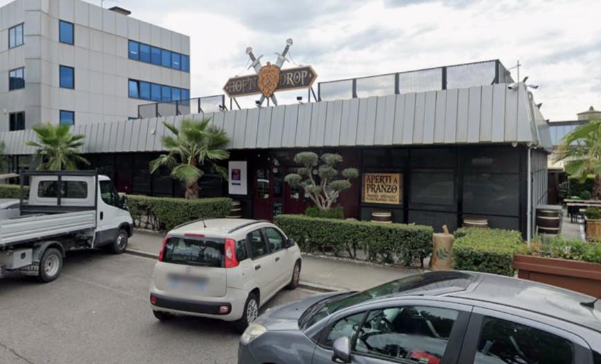 
	Il pub Hop'N Drop di via Terracini

