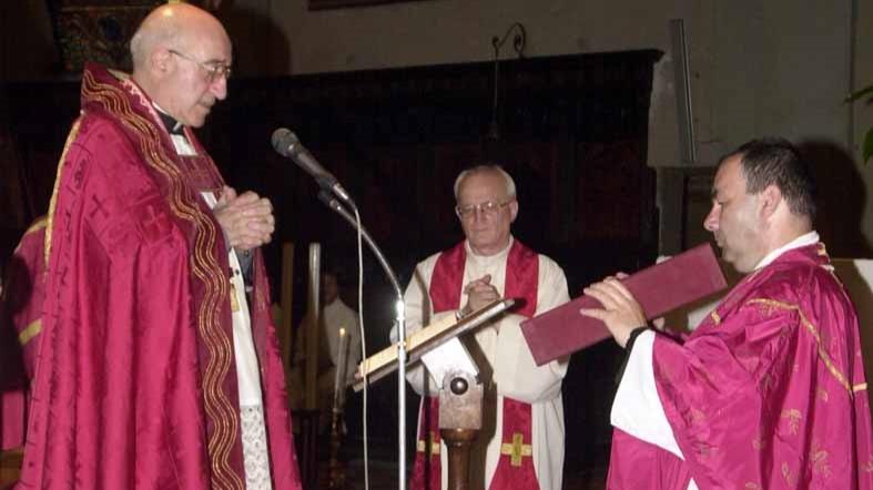 L'ingresso di Don Paolo Malavasi a San Pietro nel 2004, con il vescovo Cocchi e don Gregorio