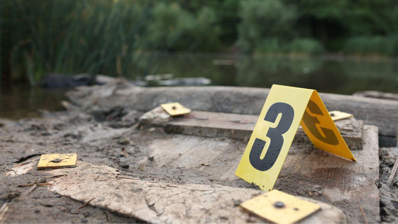 La scoperta sul greto del fiume (Foto di repertorio)