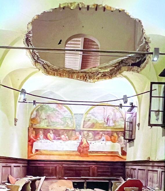 
	La volta crollata nel convento del Giaccherino (foto Nucci)

