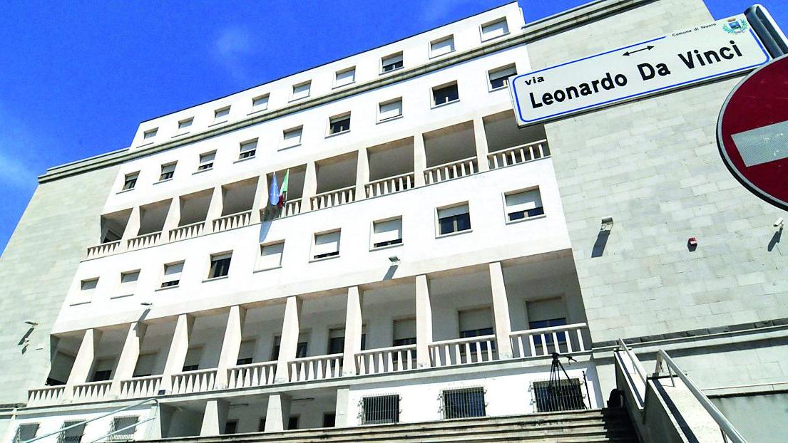 Patteggia cinque mesi e 10 giorni per aver bruciato l’alt della polizia