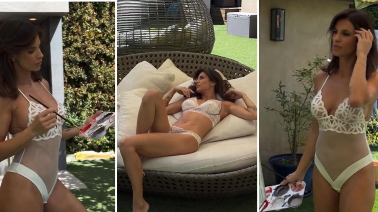 Elisabetta Canalis dipinge in intimo sexy: il video fa impazzire i social