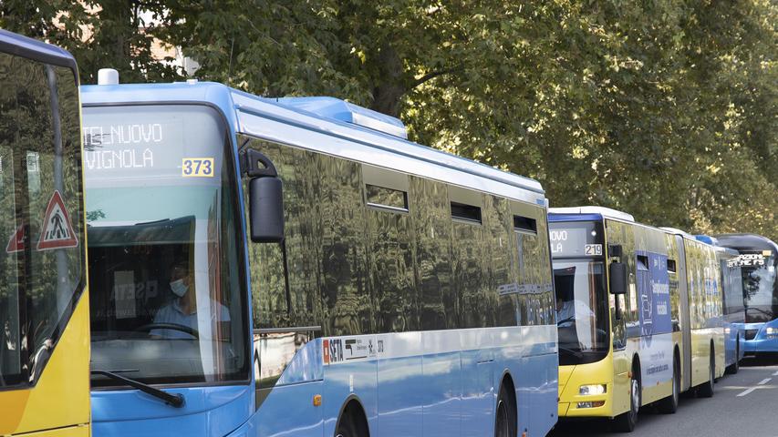 A 10 e 13 anni allontanati dal bus: «I miei figli lasciati in strada»<br type="_moz" />