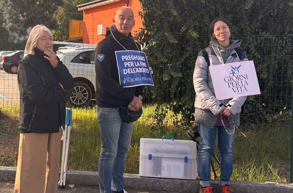 Non basta l’invito di Mezzetti a cambiare location: tornano le preghiere anti-aborto al Policlinico
