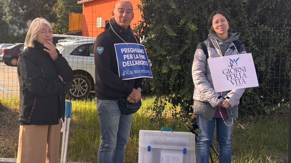 Non basta l’invito di Mezzetti a cambiare location: tornano le preghiere anti-aborto al Policlinico<br type="_moz" />