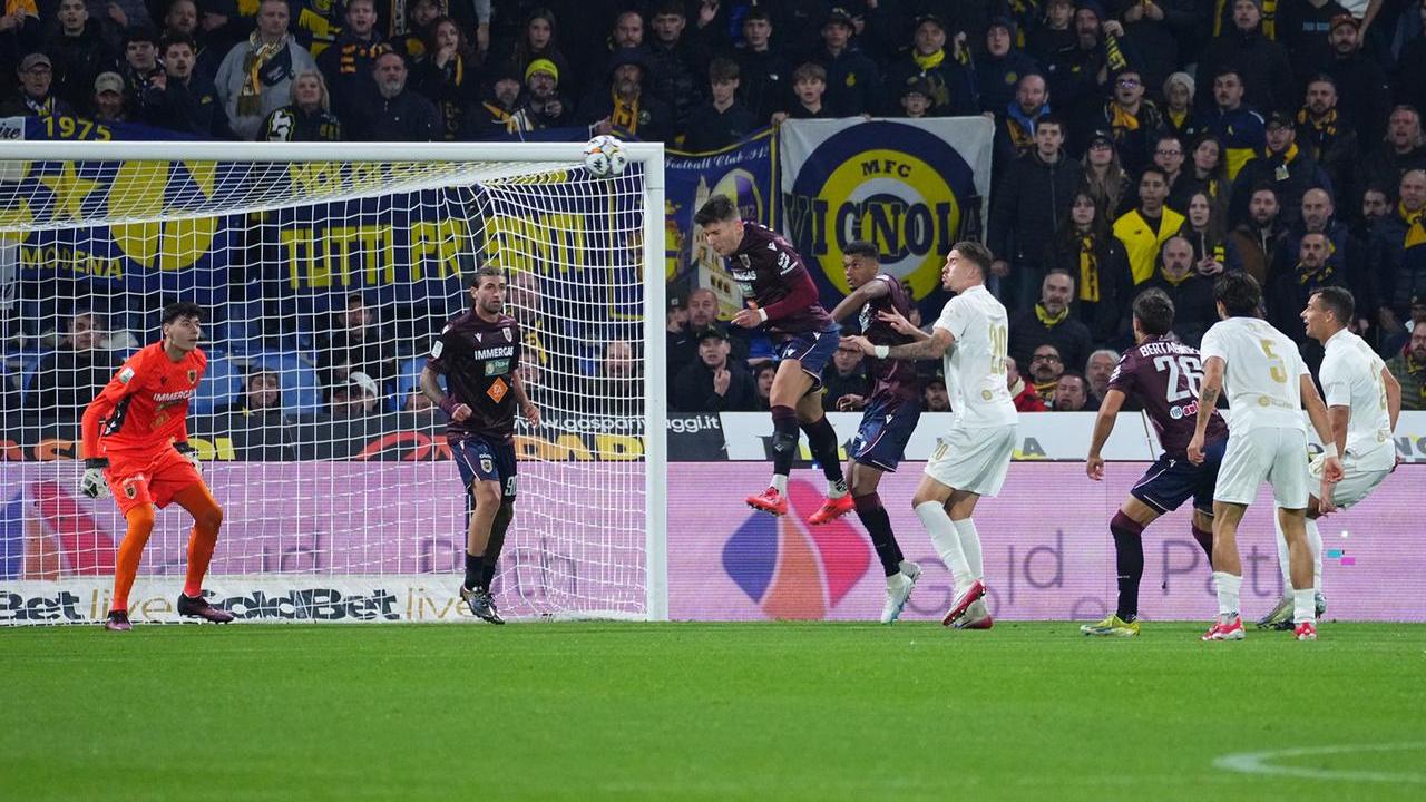 Un momento del derby di Reggio