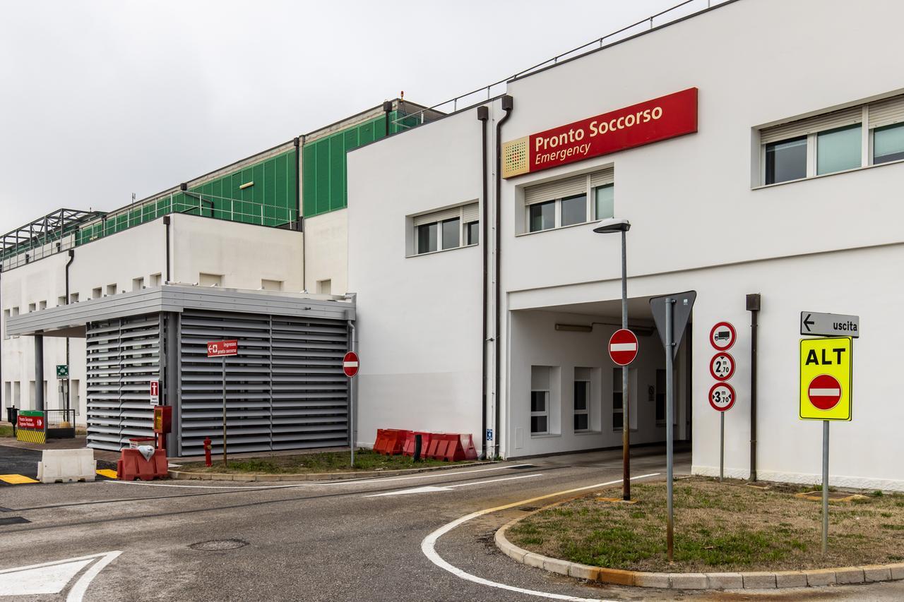 Ferrara, si fanno portare in ospedale e danno in escandescenze