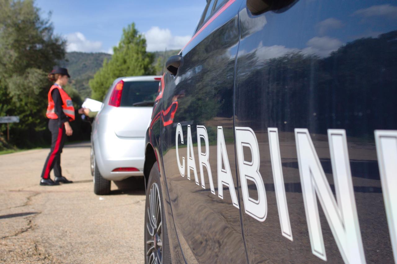 Fermato ubriaco alla guida e con marijuana nell’auto: denunciato
