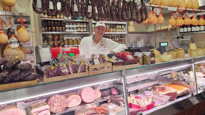 Mangatia, un secolo di profumi in via Università: dietro il banco c’è la storia di Sassari<br type="_moz" />