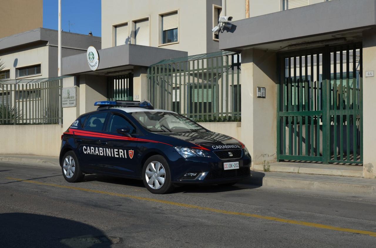 Molesta la barista e aggredisce i carabinieri: arrestato 66enne