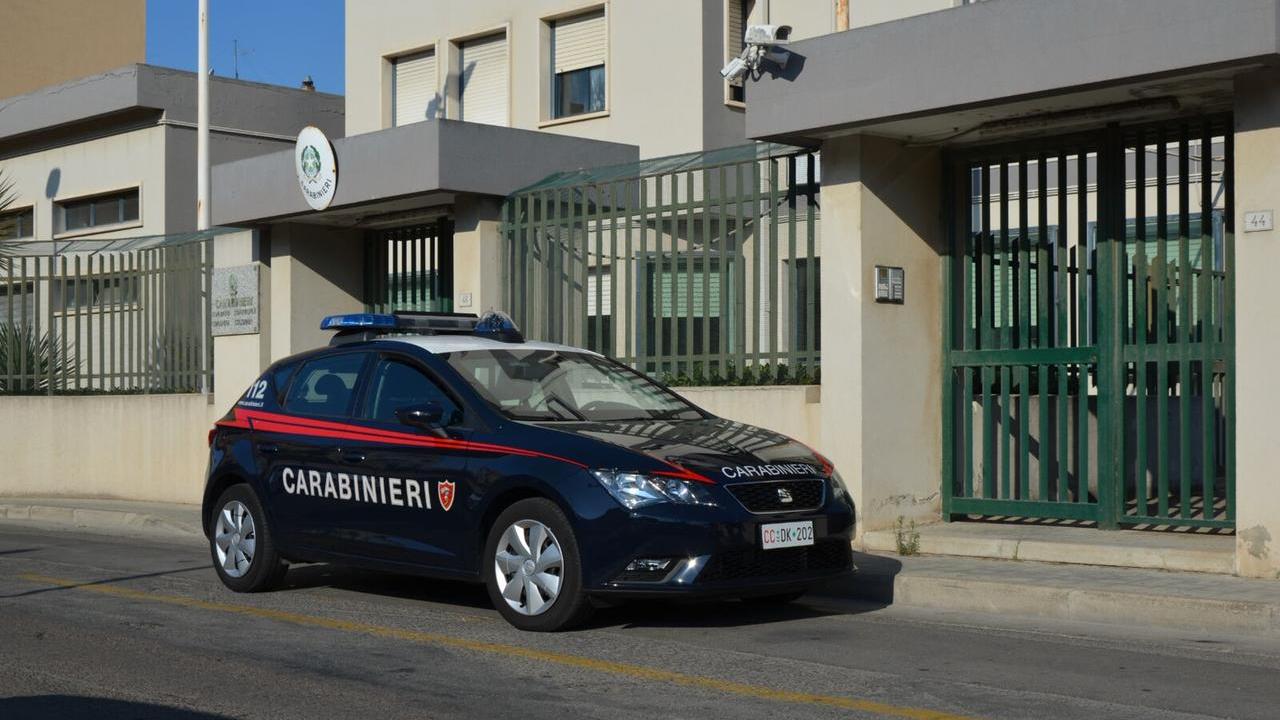 Molesta la barista e aggredisce i carabinieri: arrestato 66enne
