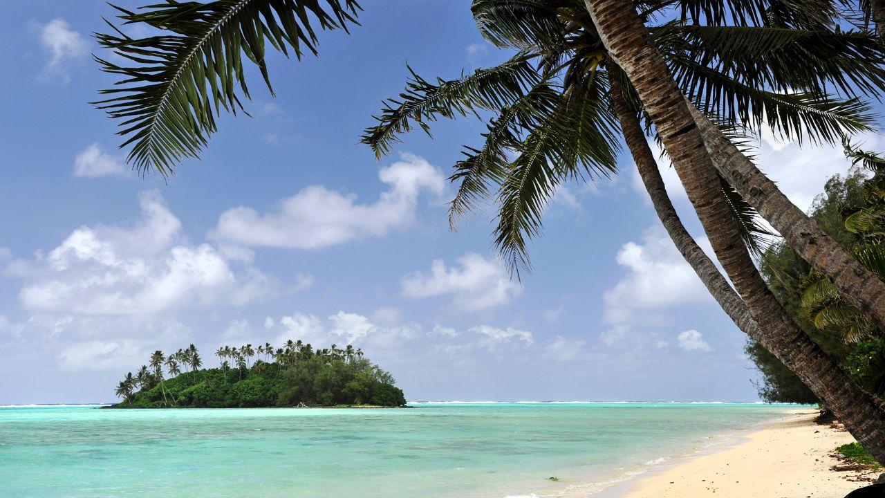 La nave da crociera riparte, lei resta sola sull’isola: turista trovata morta