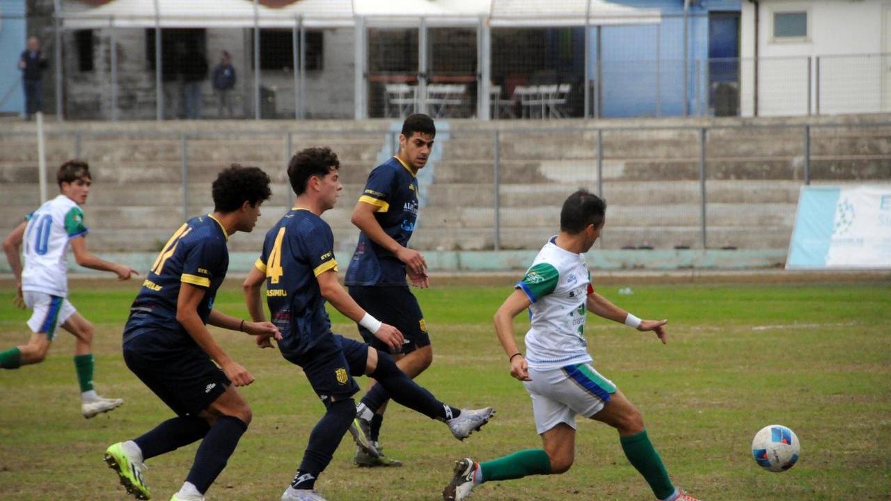 Una immagine della partita tra Nuorese e Villasimius (foto Massimo Locci)